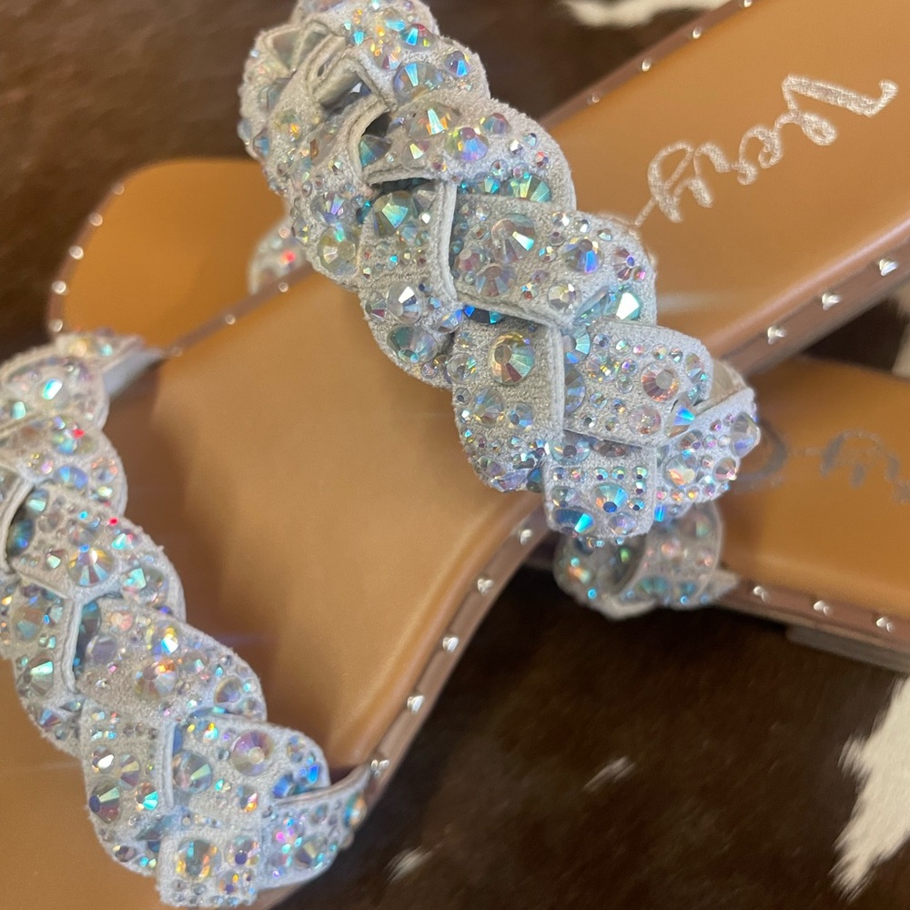 Bling cream twisted slides - Picture 2 of 3